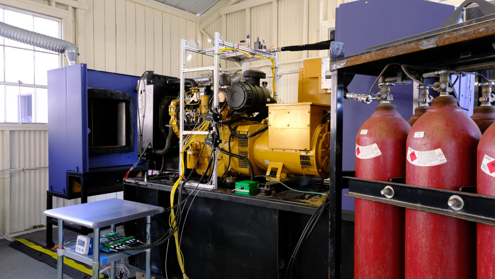Hydrogen-diesel engine test installation with hydrogen cylinders and monitoring equipment